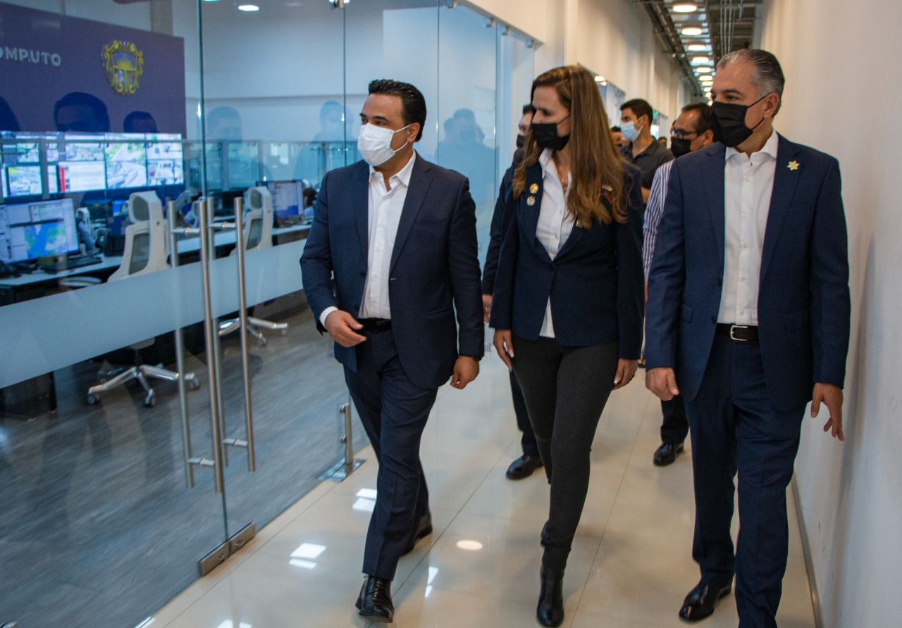 Luis Nava y autoridades del Condado de Orange