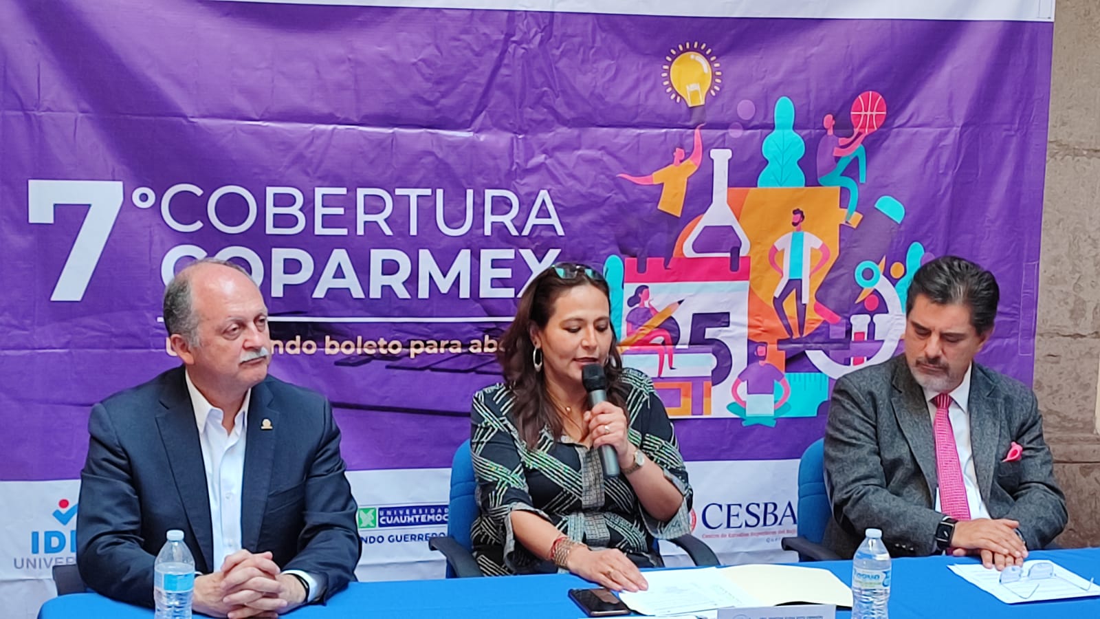 Anuncian becas para alumnos rechazados de universidades públicas