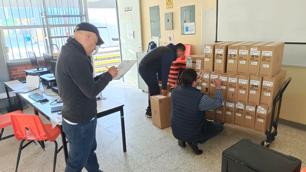 Invierte CECyTEQ 2.6 MDP en equipo de cómputo para planteles