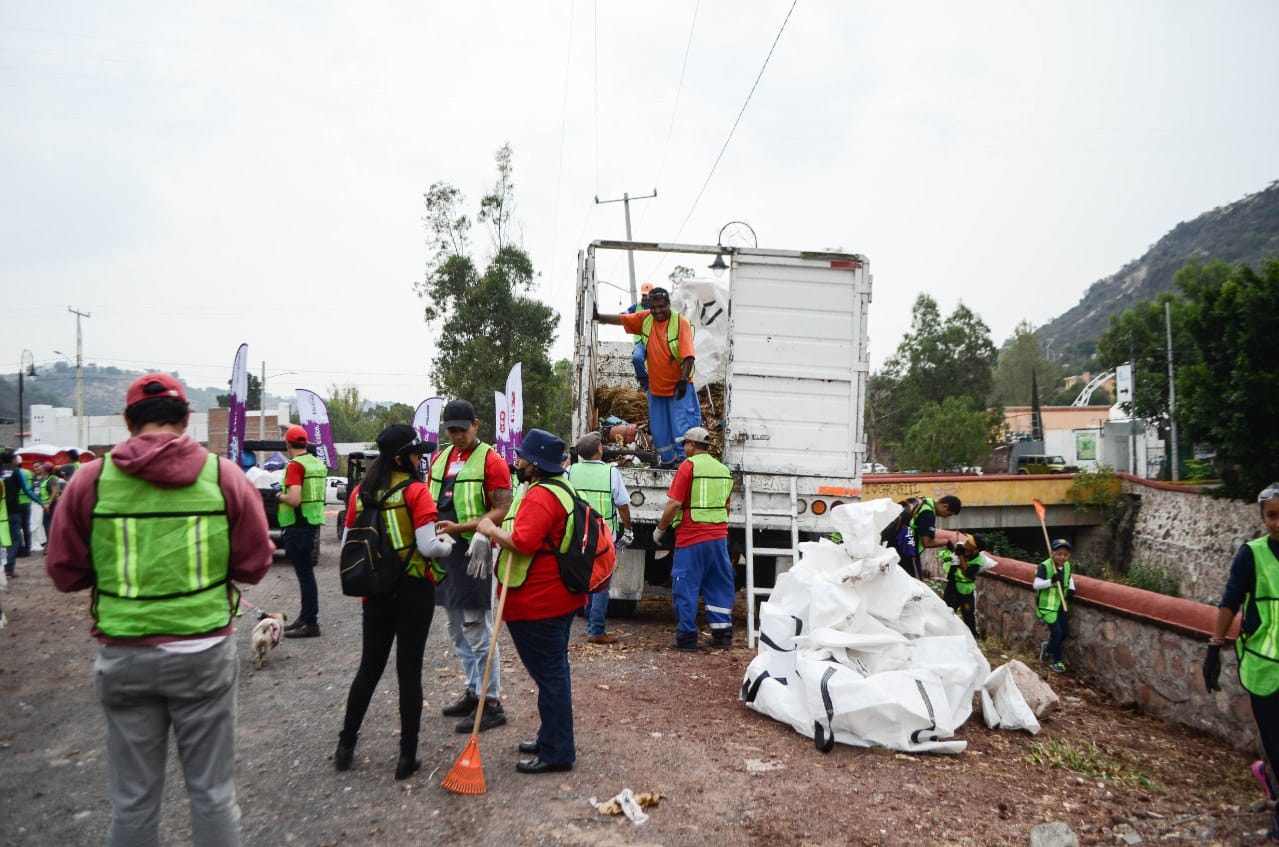 Municipio de Querétaro participa en Mega jornada de limpieza con la empresa HEB 2
