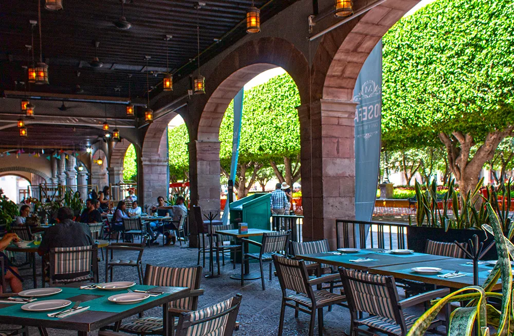 comer-centro-historico-al-aire-libre-destacada