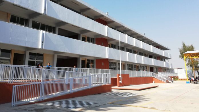 Escuelas-reconstruidas-1-3